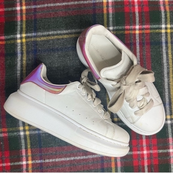 Alexander McQueen Shiny Leather Platform Sneakers - Picture 2 of 6